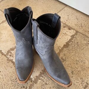 Lane western boots in light blue size 7 all leather , worn once, made in Mexico